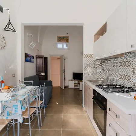 Via Roma سانيكولا